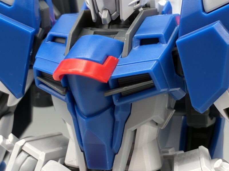 HG ライジングフリーダムガンダム 胸部ダクト