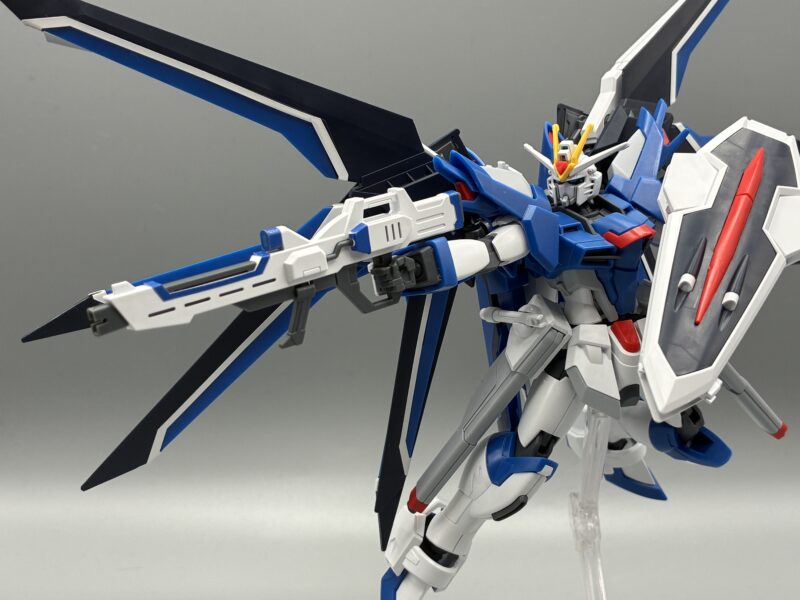 HG ライジングフリーダムガンダム ビームライフル 射撃ポーズ